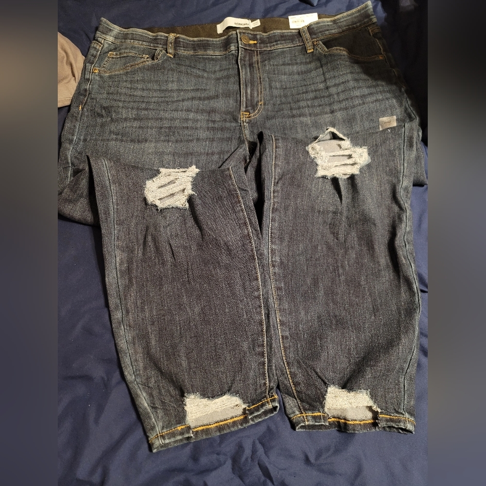 Distressed skinny jeans - Picture 2 of 6
